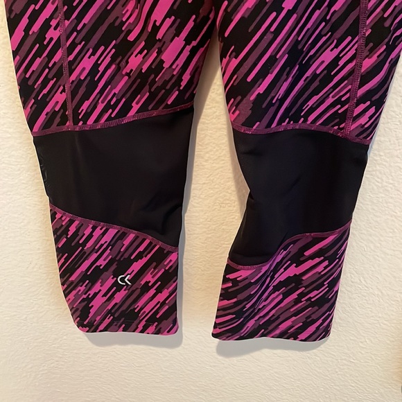 2 pair size medium Calvin Klein capris yoga pants - Picture 4 of 6